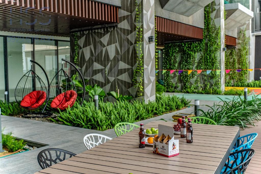 Review căn hộ cao cấp The Emerald Golf View: Review lưu trú thực tế theo góc nhìn du lịch tại Thuận An, Bình Dương