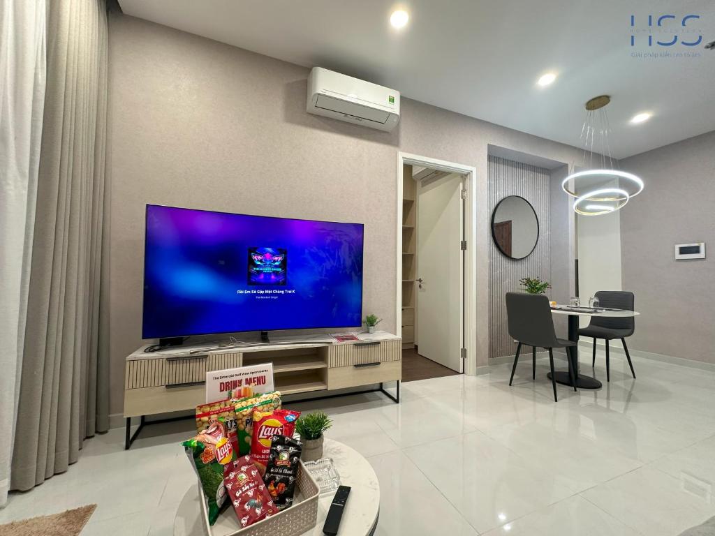 Review căn hộ cao cấp The Emerald Golf View: Review lưu trú thực tế theo góc nhìn du lịch tại Thuận An, Bình Dương