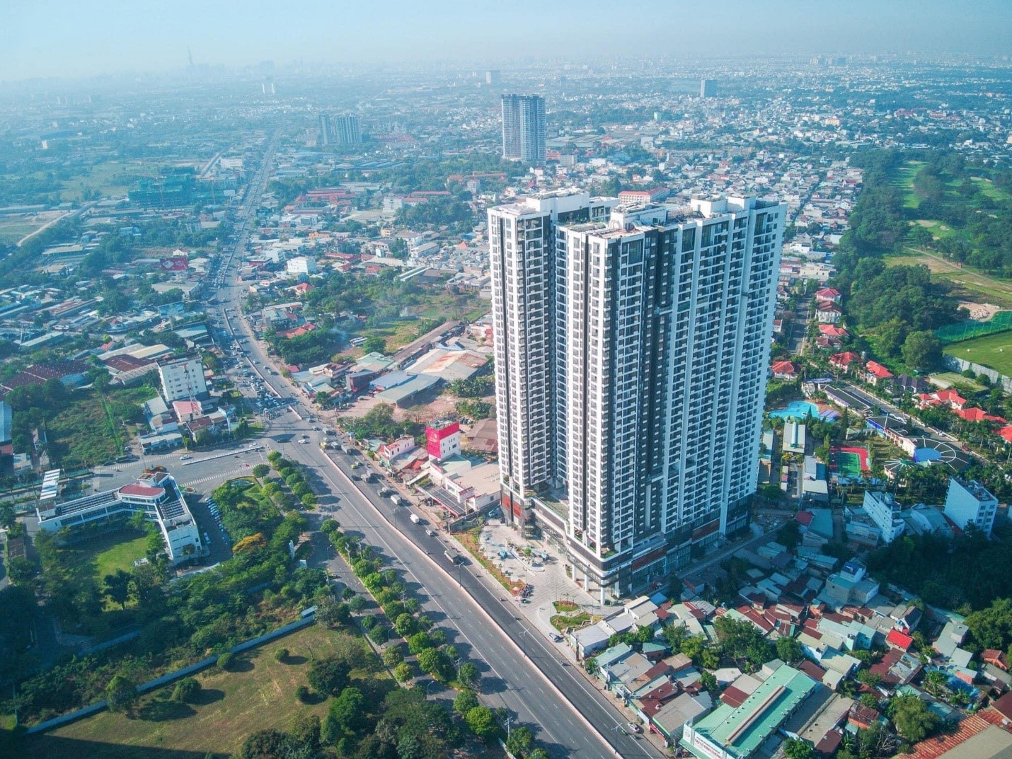 Review Căn hộ The Emerald Golf View – Trải nghiệm lưu trú cao cấp giữa không gian xanh Bình Dương