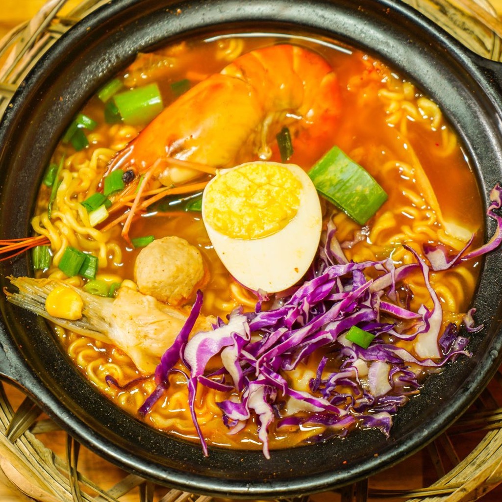 5 địa điểm bán mì cay tại Bình Dương ngon nổi tiếng đông khách